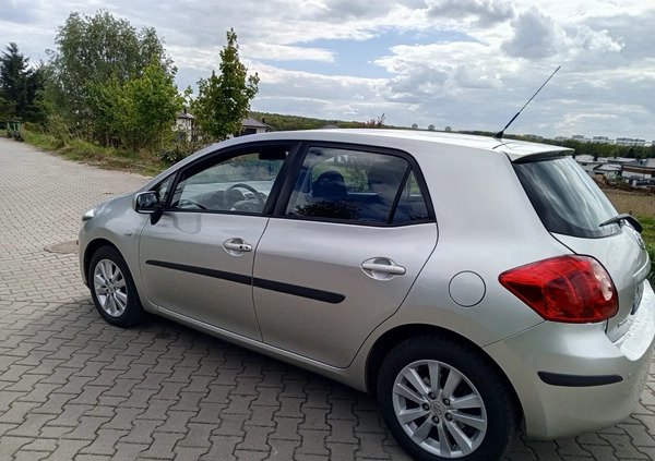 Toyota Auris cena 23900 przebieg: 153000, rok produkcji 2008 z Ryn małe 191